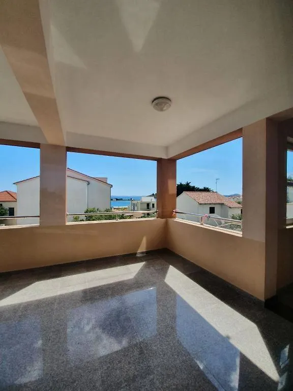 Apartmani Neda Pakoštane 0*,