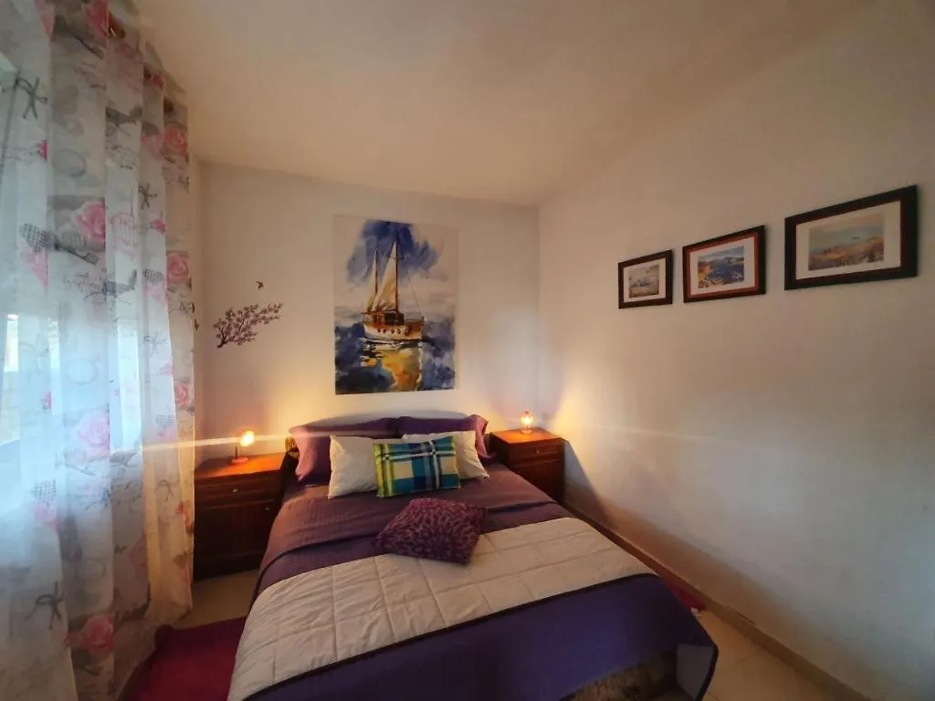 Apartmani Neda Pakoštane 0*,